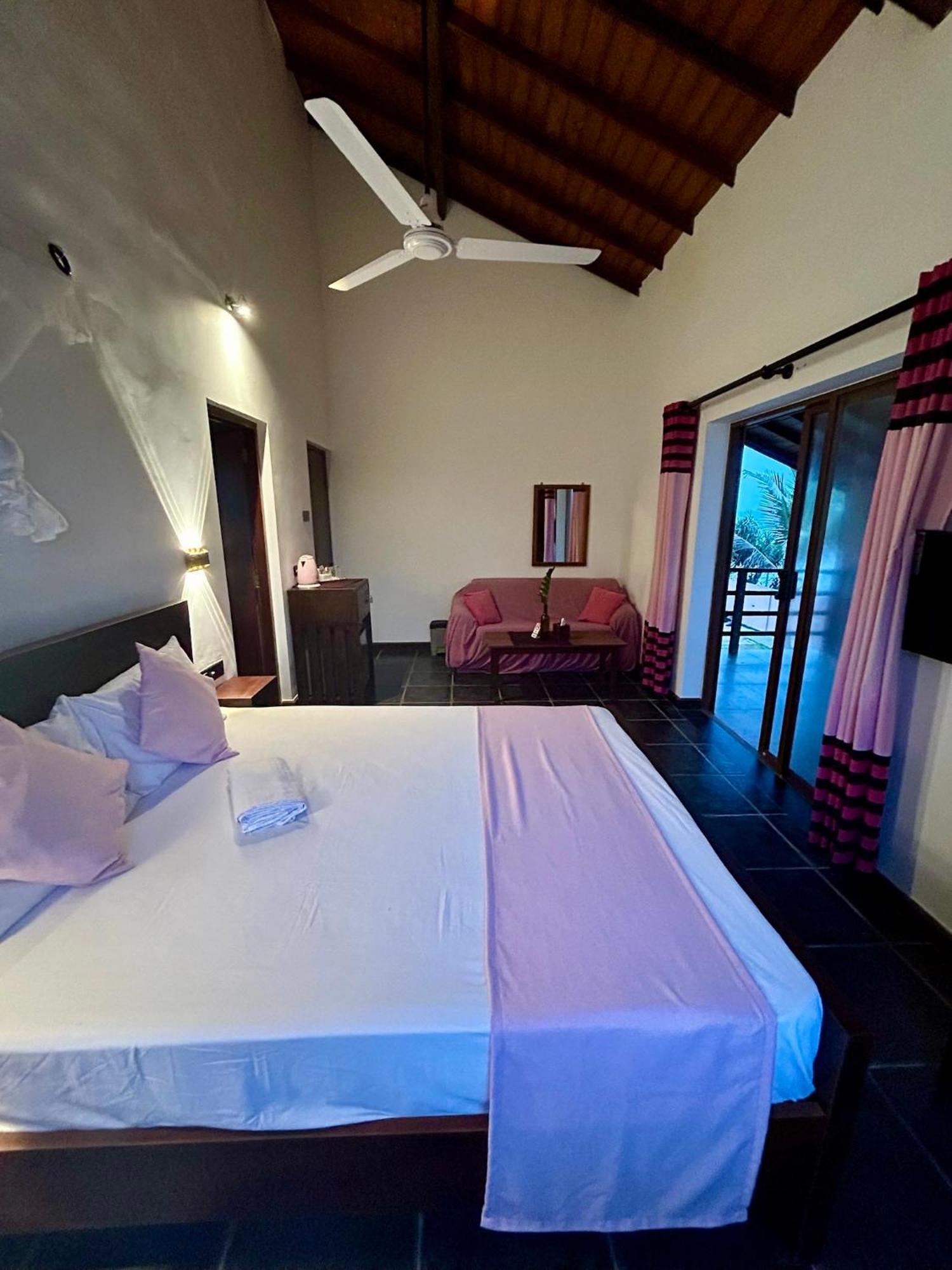 Reef Bungalow Hotel Pamunugama Exterior foto